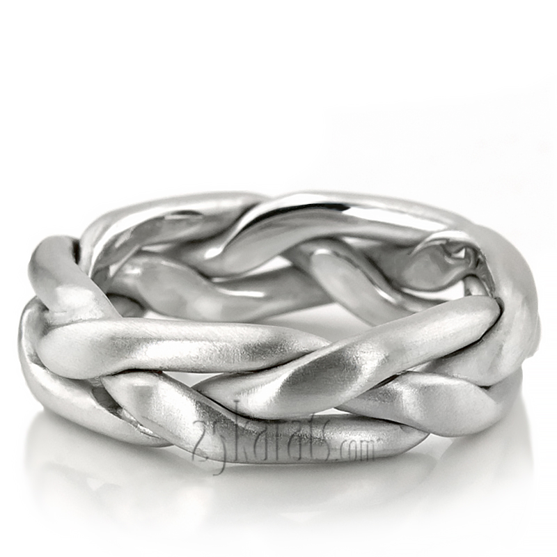 Traditional braided wedding ring in gold