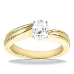 Elegant Solitaire Diamond Engagement Ring thumbnail 9
