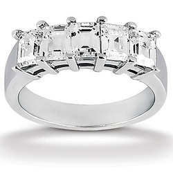Emerald Cut Prong Set Diamond Wedding Band (1.25 ct.tw)