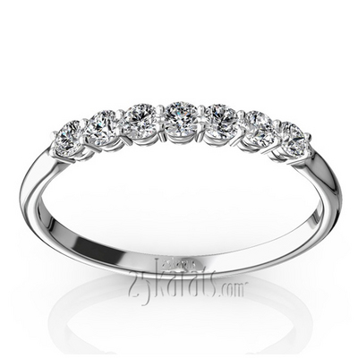 Classic 7 Round Brilliant Diamond Woman Anniversary Band (1/4 ct. tw.) thumbnail 1