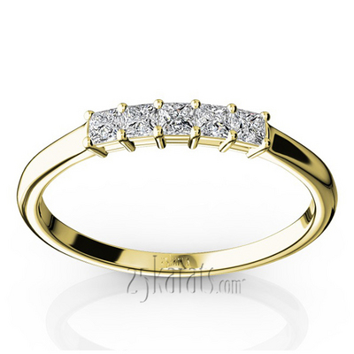 Traditional Basket Setting Princess Cut Woman Diamond Ring (1/5 ct. tw.) thumbnail 4