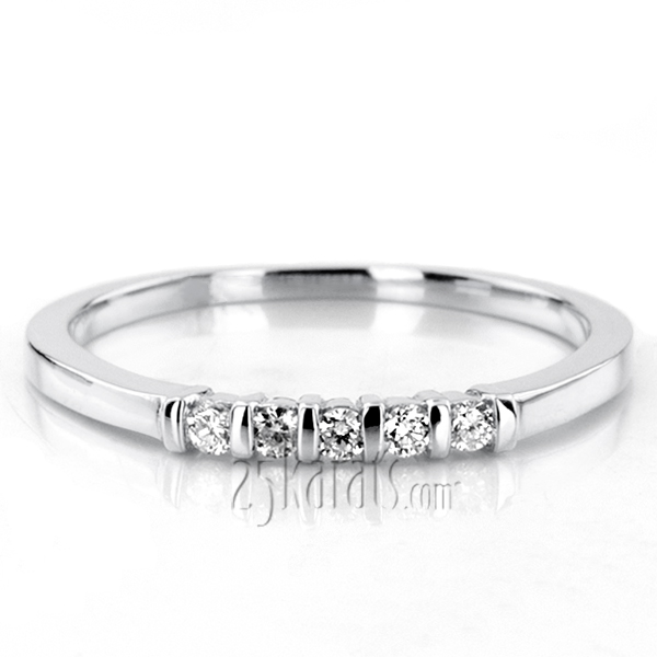 Bar Set Round Cut Diamond Anniversary Ring (1/6 ct. tw.)