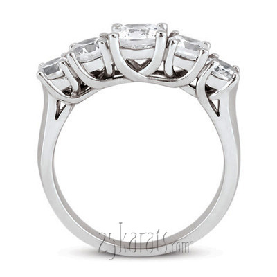 14K white gold Five Stone Graduated Diamond Wedding Band (2/3 ct. tw.) - alternate view 4