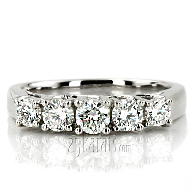 14K white gold Five Stone Graduated Diamond Wedding Band (2/3 ct. tw.) - alternate view 5