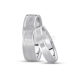 Chic Striped Carved Design Wedding Ring Set