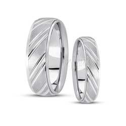 Diagonal Grooved Diamond Cut Wedding Ring Set