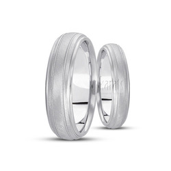 Simple Matte Basic Design Wedding Ring Set