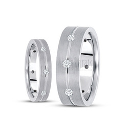 Traditional Wedding Ring Set With Diamonds