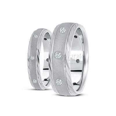 Attractive Stone Finish Diamond Wedding Ring Set