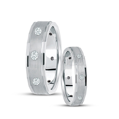 Attractive Diamond Wedding Band Set