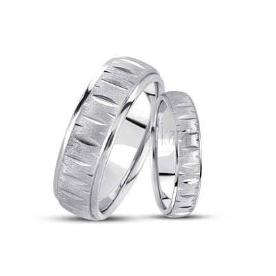 Attractive Fish-eye Cut Diamond Carved Wedding Ring Set