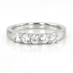 0.15ct 5 Stone Shared Prong Ladies' Diamond Band