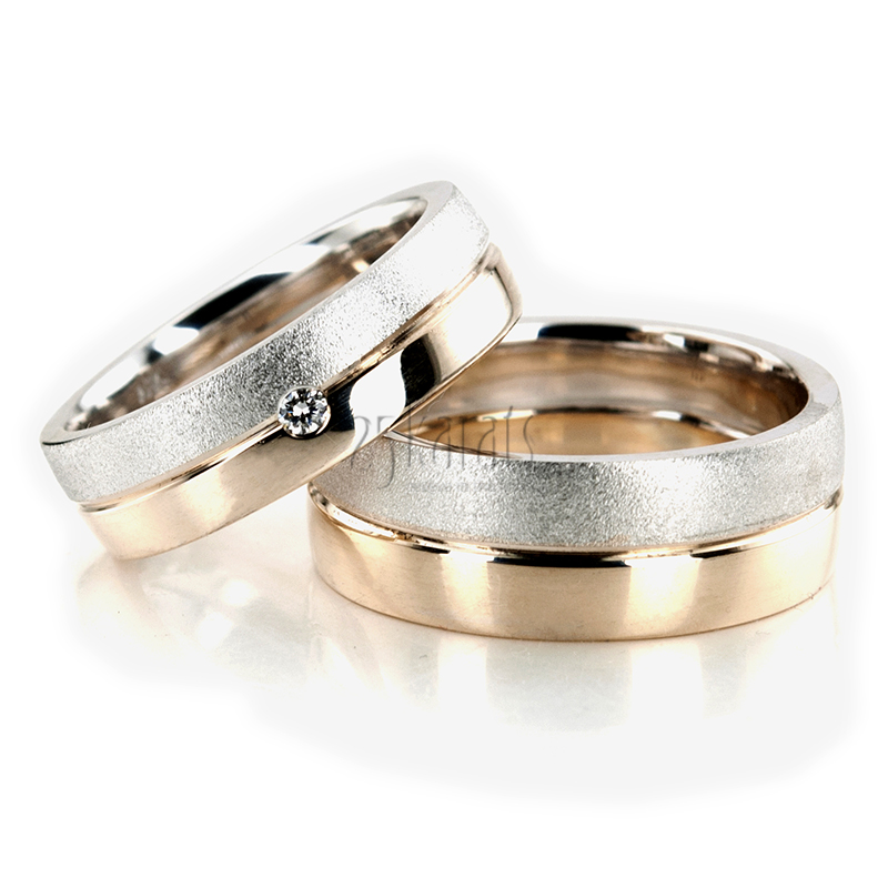 Elegant Two-Tone Wedding Band Set