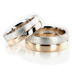 Elegant Two-Tone Wedding Band Set