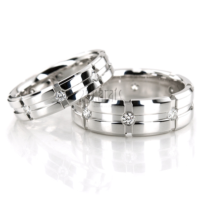 Exquisite Incised Diamond Wedding Ring Set