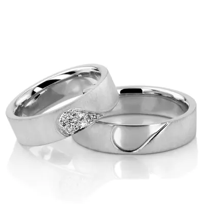 Two Pieces Matching Heart Design Wedding Band Set - view 4 of 4