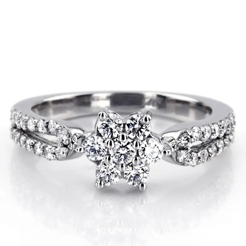 18K white gold Flower Design Diamond Fancy Ring (0.63 ct. tw.) - main view