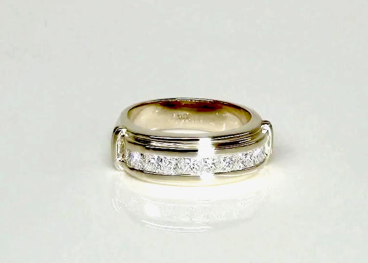 1.70 ct. Princess Cut Diamond Man Ring 360° view