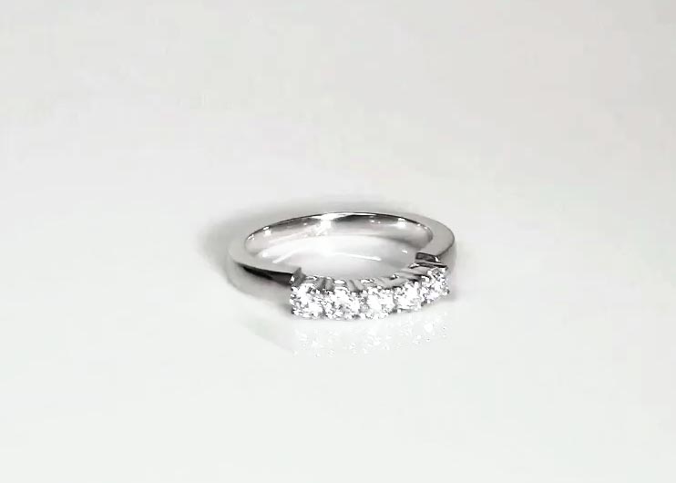 Slightly curved 5 stone matching band (0.35 ct. tw.) 360° view